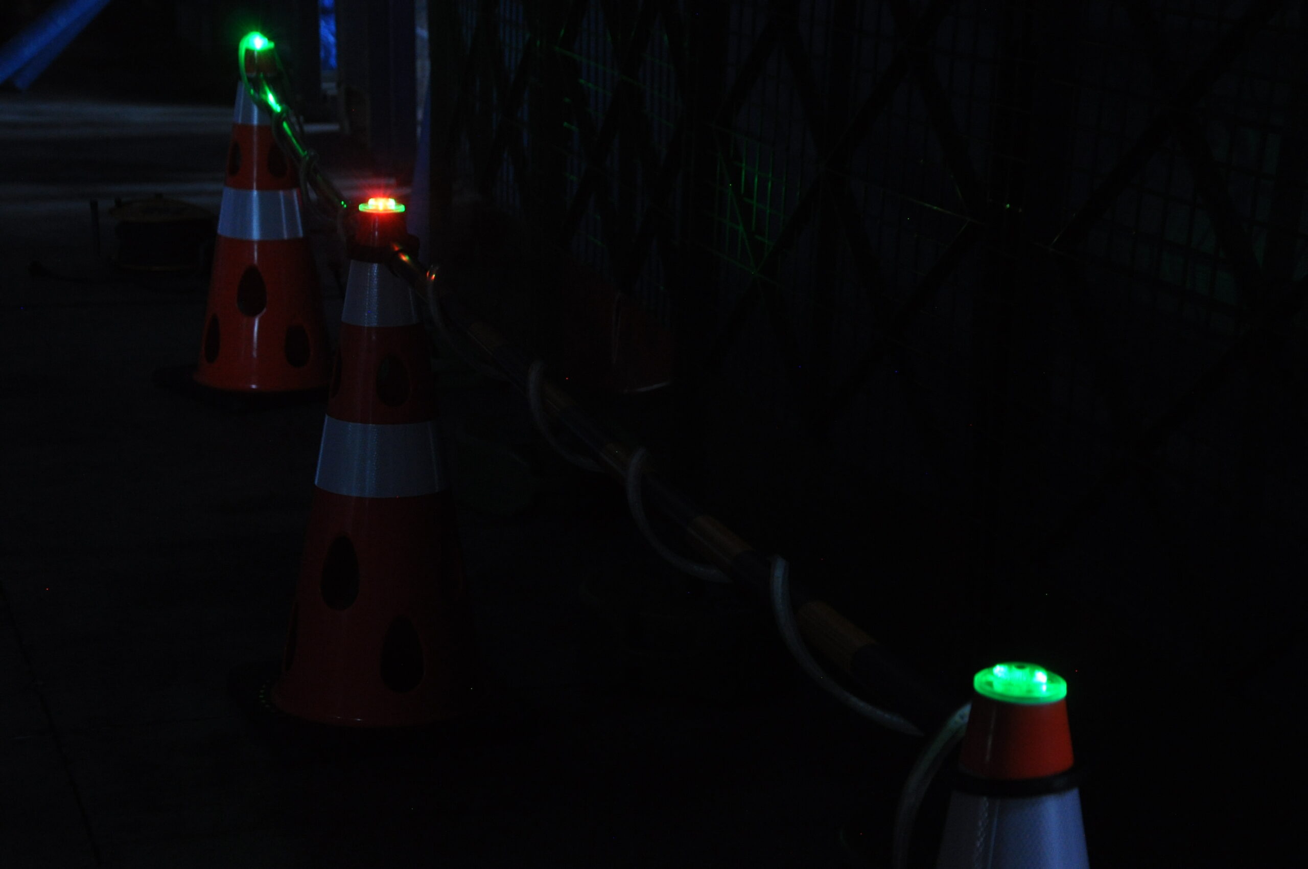 建設現場の足場に設置されたLightRevolution LEDテープライト